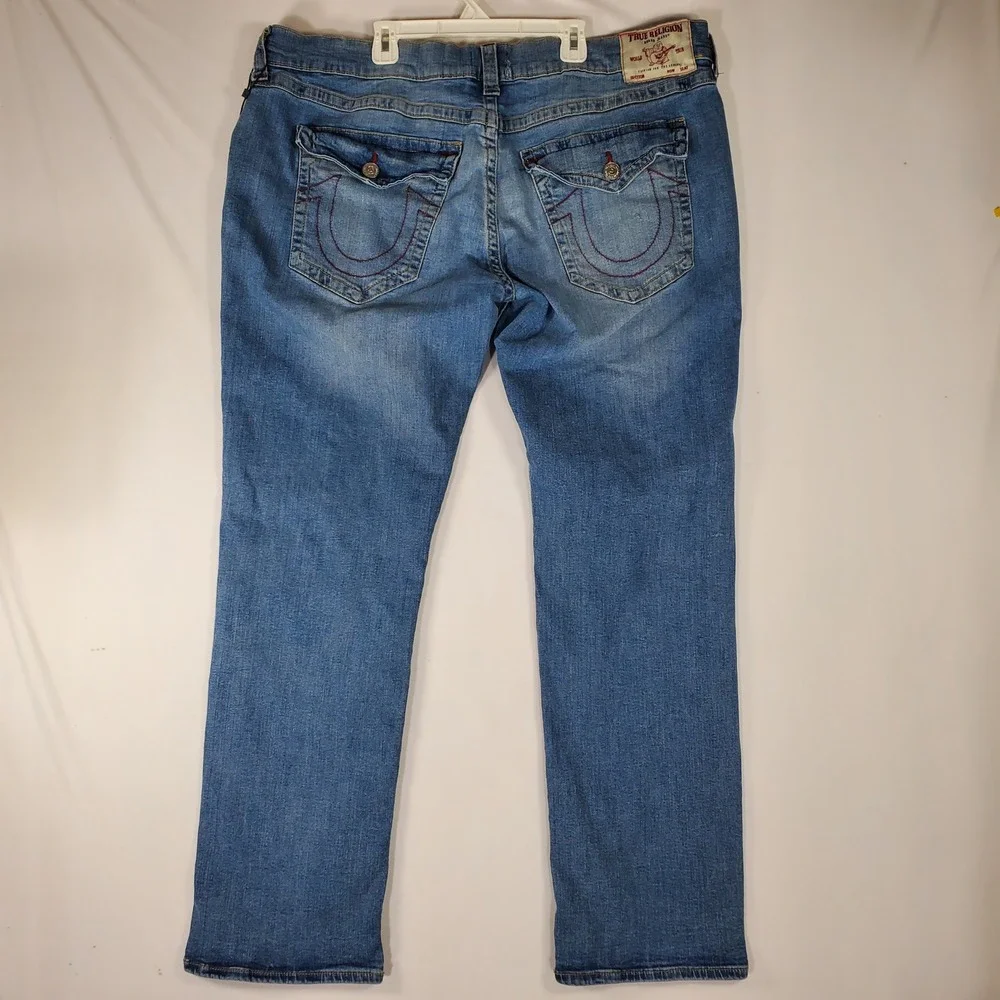 True Religion Ricky Relaxed Straight Jeans Mens 42 Blue Medium Wash Red Stitch